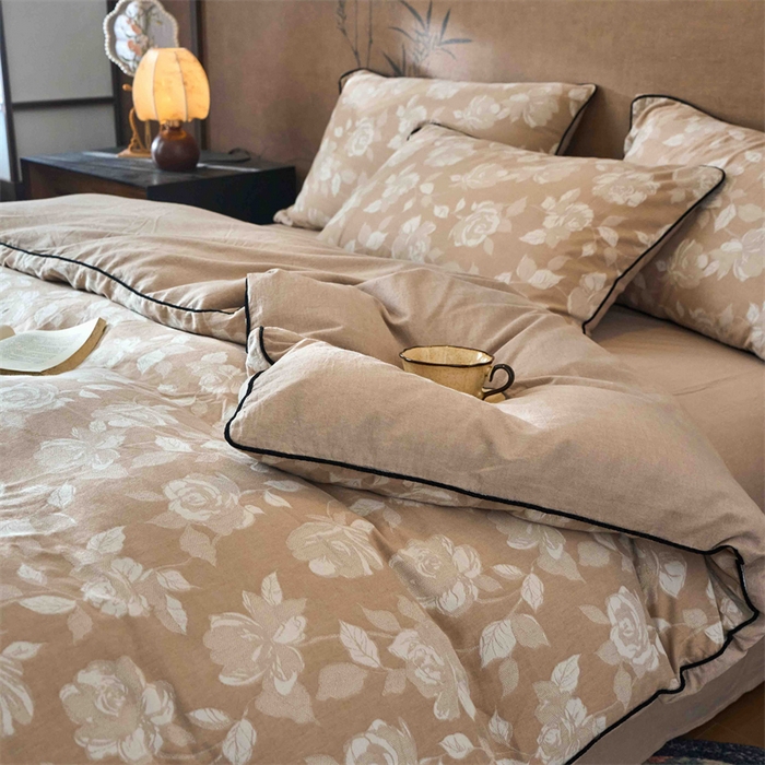 91家纺网 家纺一手货源 找家纺 兰紫橙家纺 2025新款全棉纯棉嵌边色织提花四件套 玫瑰之约-卡其