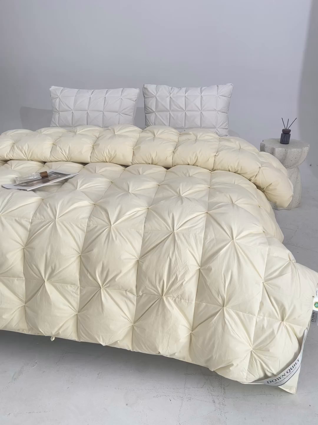 91家纺网 家纺一手货源 找家纺 明羽羽绒 2025新款全棉防羽布纽花款羽绒被可定制鹅绒被鸭绒被被子被芯 纽花款-奶油黄