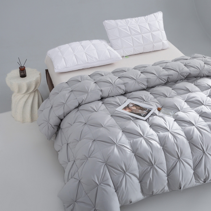 91家纺网 家纺一手货源 找家纺 明羽羽绒 2025新款全棉防羽布纽花款羽绒被可定制鹅绒被鸭绒被被子被芯 纽花款-浅灰