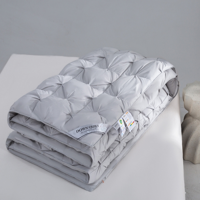 91家纺网 家纺一手货源 找家纺 明羽羽绒 2025新款全棉防羽布纽花款羽绒被可定制鹅绒被鸭绒被被子被芯 纽花款-浅灰