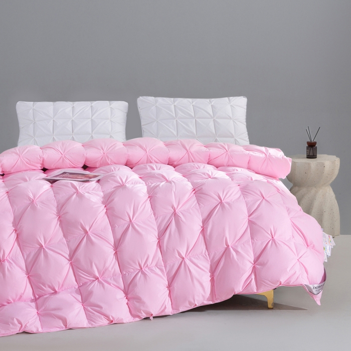 91家纺网 家纺一手货源 找家纺 明羽羽绒 2025新款全棉防羽布纽花款羽绒被可定制鹅绒被鸭绒被被子被芯 纽花款-少女粉