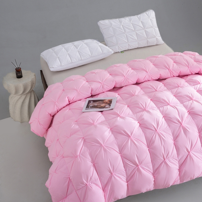 91家纺网 家纺一手货源 找家纺 明羽羽绒 2025新款全棉防羽布纽花款羽绒被可定制鹅绒被鸭绒被被子被芯 纽花款-少女粉