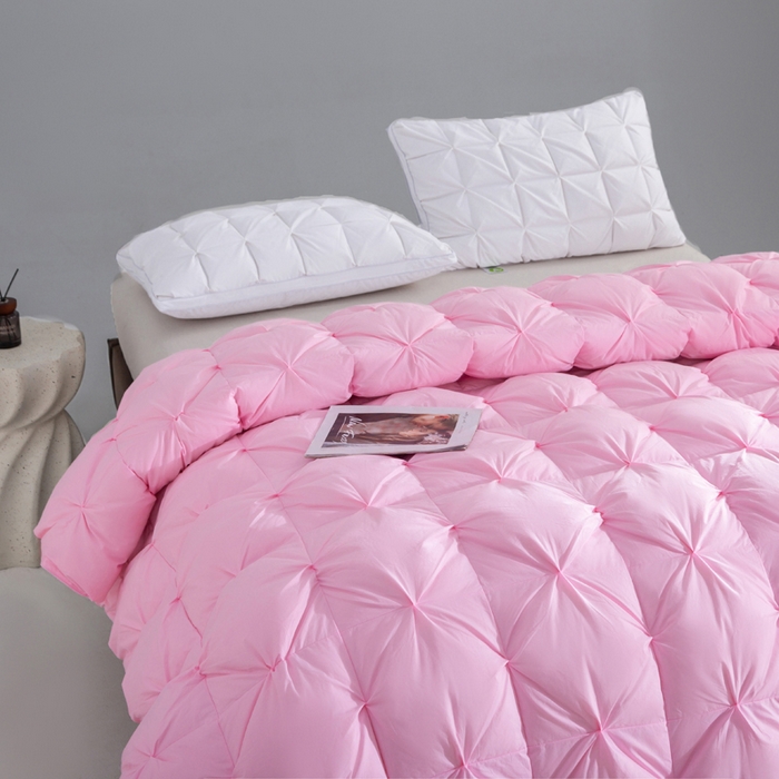 91家纺网 家纺一手货源 找家纺 明羽羽绒 2025新款全棉防羽布纽花款羽绒被可定制鹅绒被鸭绒被被子被芯 纽花款-少女粉