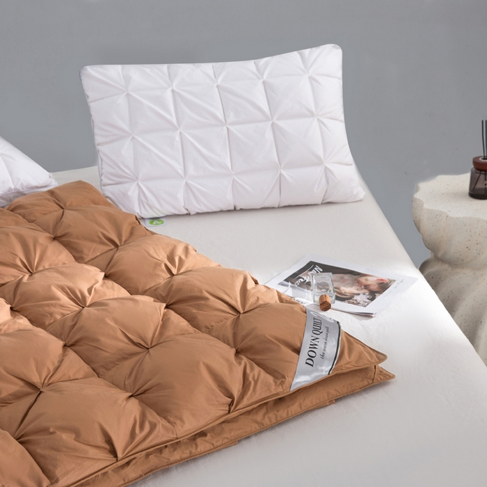 91家纺网 家纺一手货源 找家纺 明羽羽绒 2025新款全棉防羽布纽花款羽绒被可定制鹅绒被鸭绒被被子被芯 纽花款-深咖