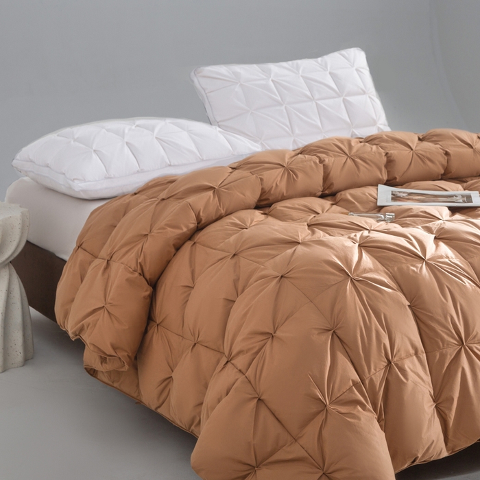 91家纺网 家纺一手货源 找家纺 明羽羽绒 2025新款全棉防羽布纽花款羽绒被可定制鹅绒被鸭绒被被子被芯 纽花款-深咖