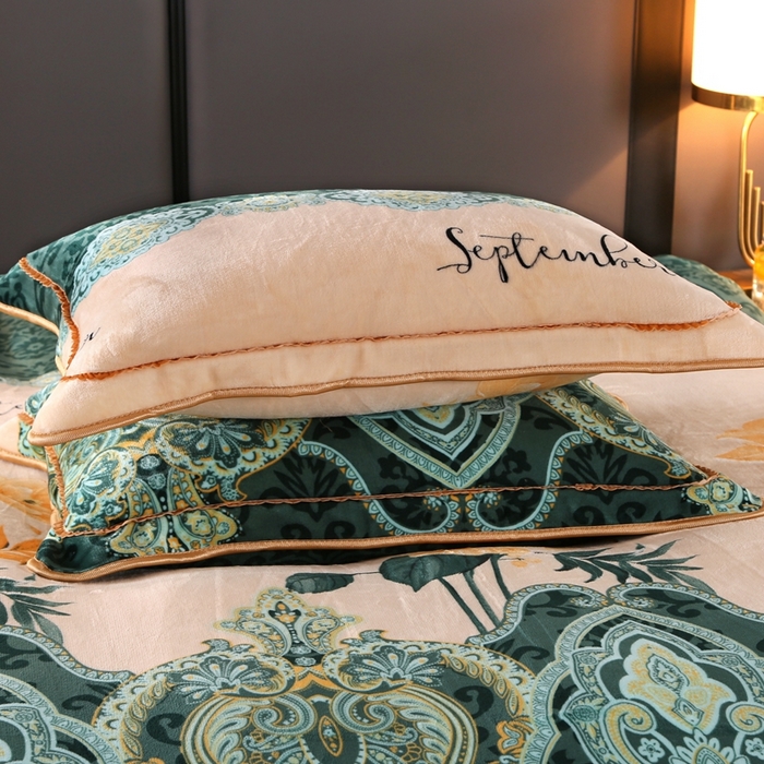 91家纺网 家纺一手货源 找家纺 望淮 2025新款230g印花金貂绒牛奶绒四件套 秘密花园绿