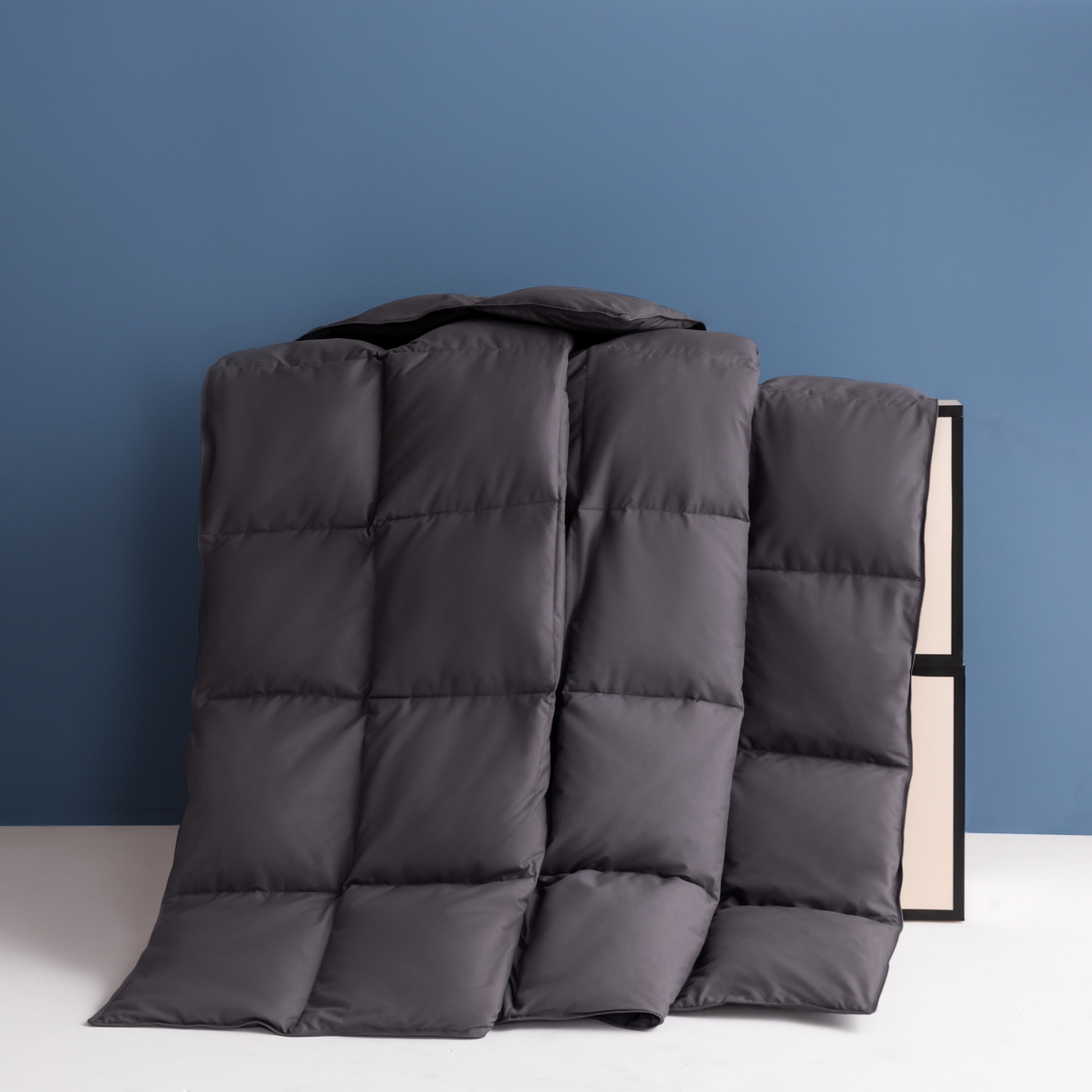 91家纺网 家纺一手货源 找家纺 圣梦莱羽绒家纺 2025款新品跨境出海外贸专供羽绒被（订单）可定制填充重量（gsm） 深灰色