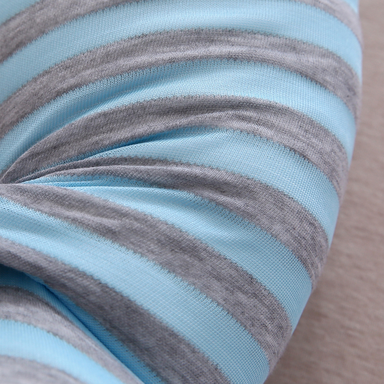 91家纺网 家纺一手货源 找家纺 梦叶草 2025新款SPA护颈椎枕助睡眠情侣反牵引侧睡枕头枕芯 情侣LOVE护颈枕-蓝色