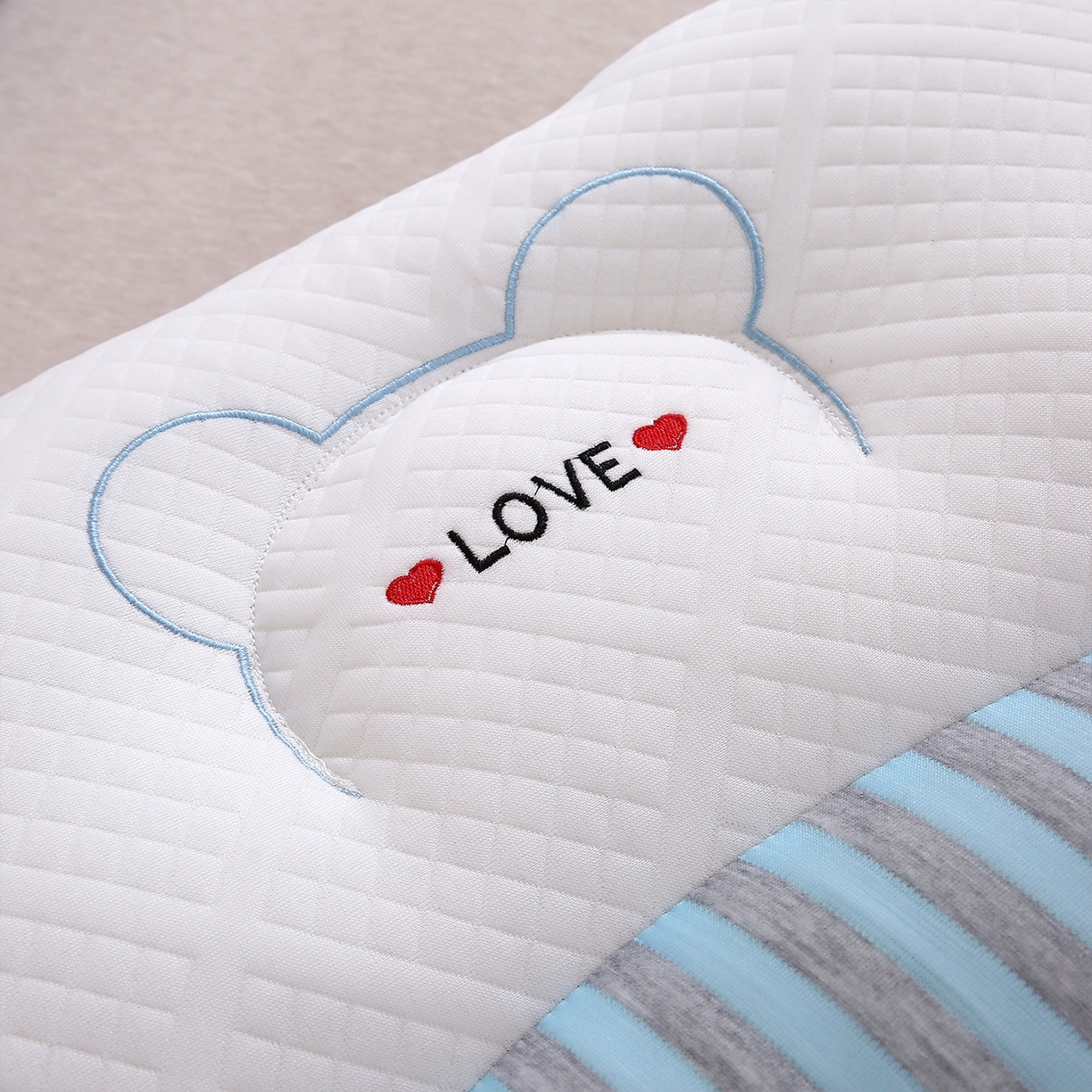 91家纺网 家纺一手货源 找家纺 梦叶草 2025新款SPA护颈椎枕助睡眠情侣反牵引侧睡枕头枕芯 情侣LOVE护颈枕-蓝色