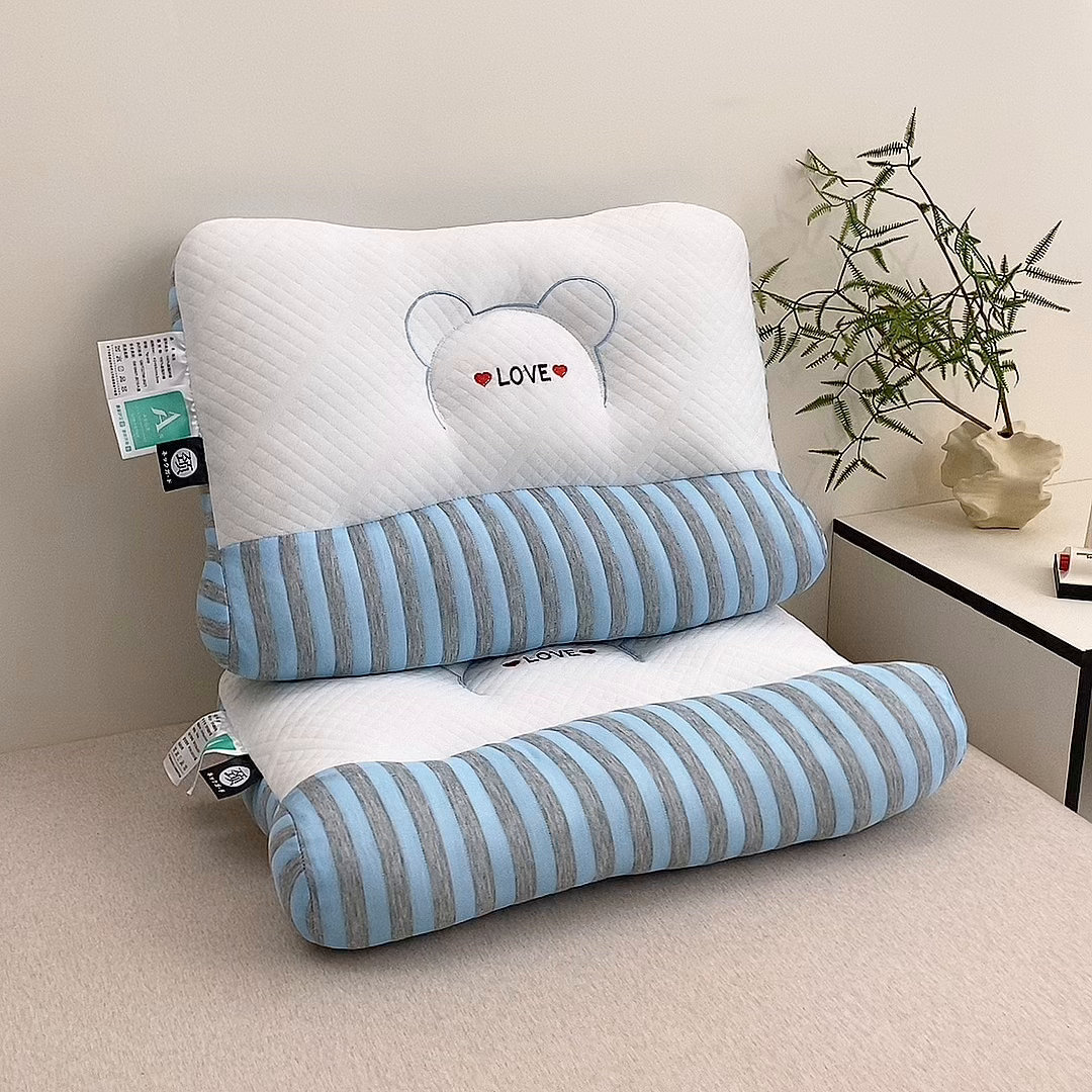 91家纺网 家纺一手货源 找家纺 梦叶草 2025新款SPA护颈椎枕助睡眠情侣反牵引侧睡枕头枕芯 情侣LOVE护颈枕-蓝色