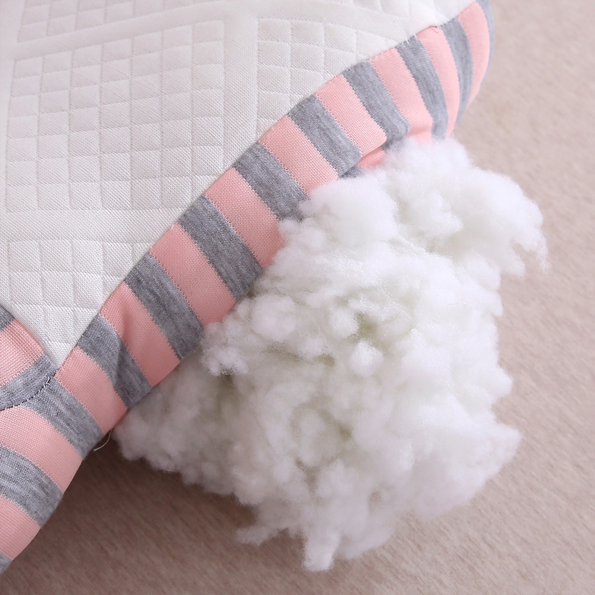 91家纺网 家纺一手货源 找家纺 梦叶草 2025新款SPA护颈椎枕助睡眠情侣反牵引侧睡枕头枕芯 情侣笑脸护颈枕-粉色