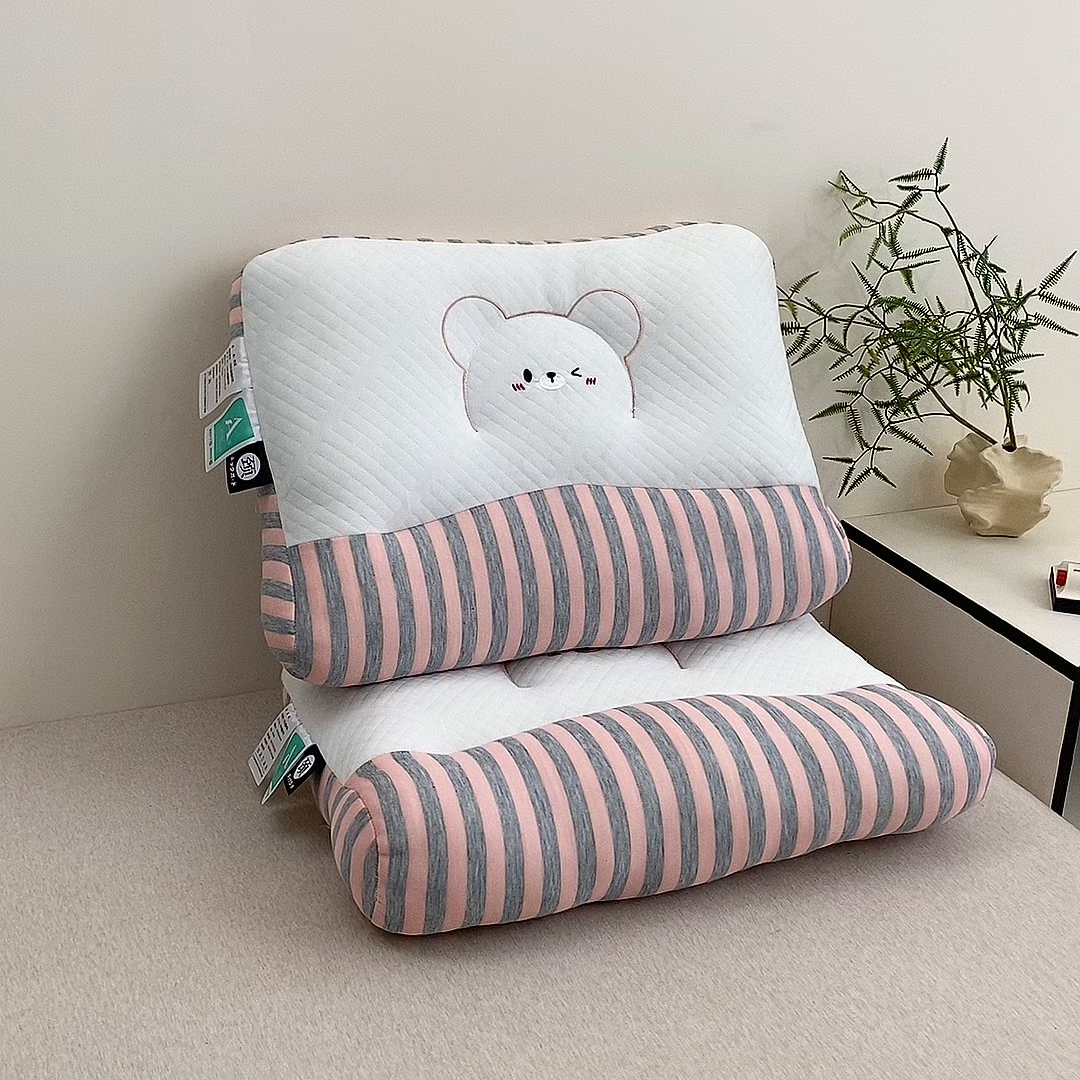 91家纺网 家纺一手货源 找家纺 梦叶草 2025新款SPA护颈椎枕助睡眠情侣反牵引侧睡枕头枕芯 情侣笑脸护颈枕-粉色