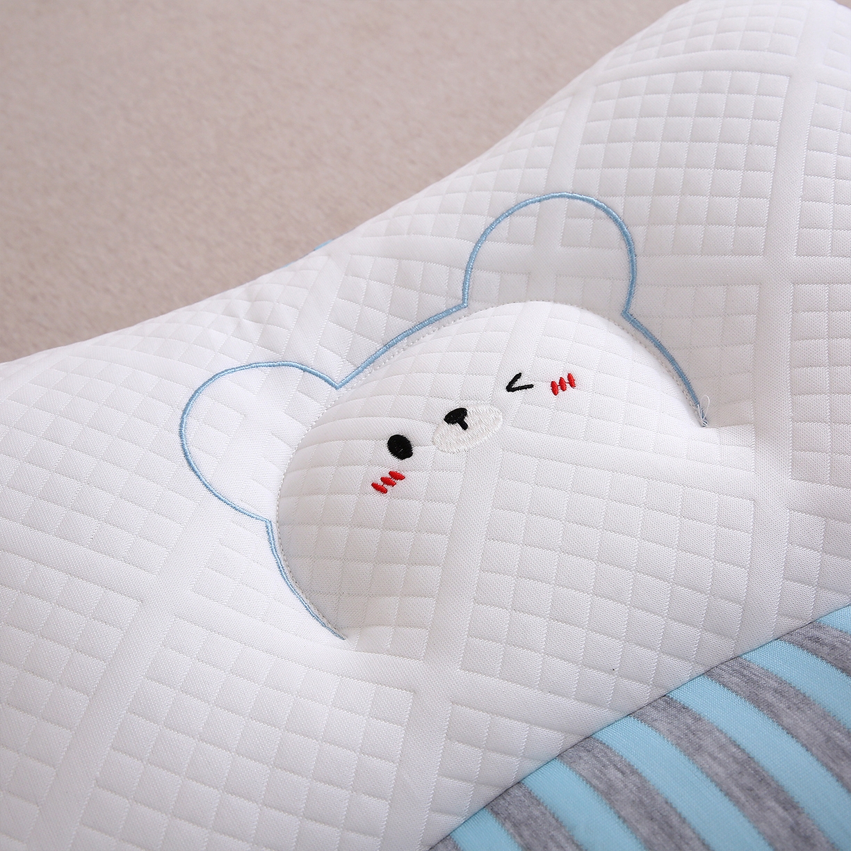 91家纺网 家纺一手货源 找家纺 梦叶草 2025新款SPA护颈椎枕助睡眠情侣反牵引侧睡枕头枕芯 情侣笑脸护颈枕-蓝色