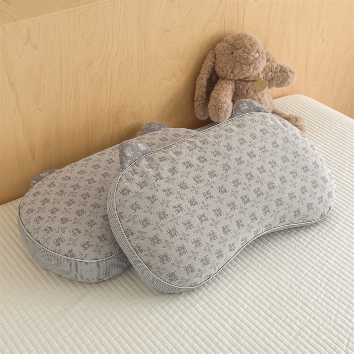 91家纺网 家纺一手货源 找家纺 麦肯锡 2025新款可爱猫耳碎花双层纱荞麦枕枕头枕芯 猫耳朵碎花双层纱荞麦枕-灰色