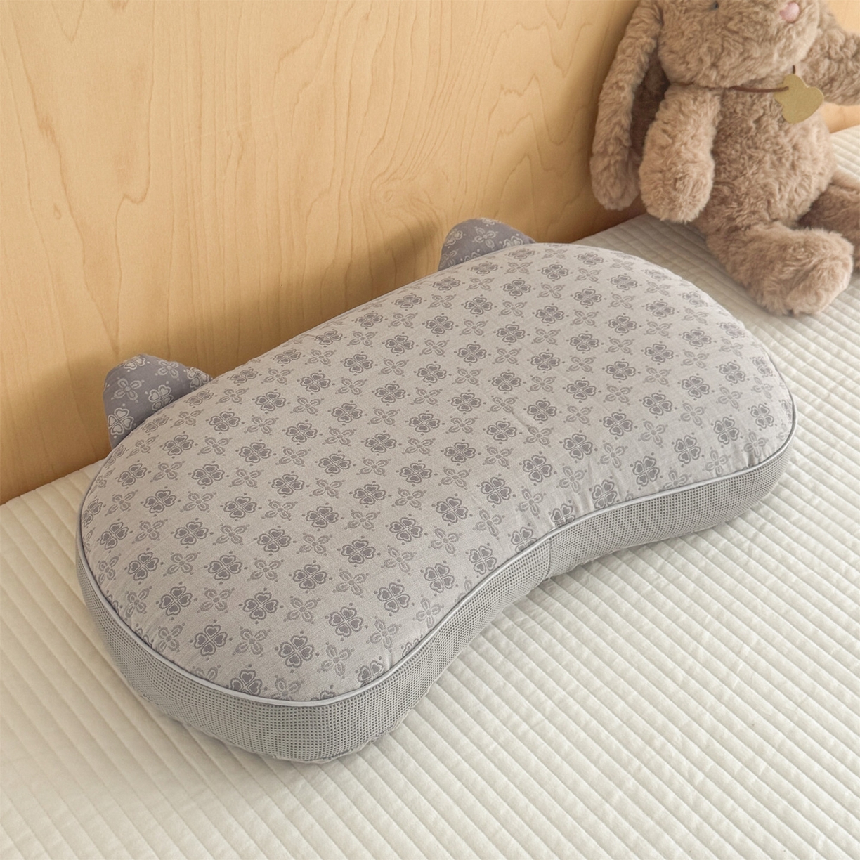 91家纺网 家纺一手货源 找家纺 麦肯锡 2025新款可爱猫耳碎花双层纱荞麦枕枕头枕芯 猫耳朵碎花双层纱荞麦枕-灰色