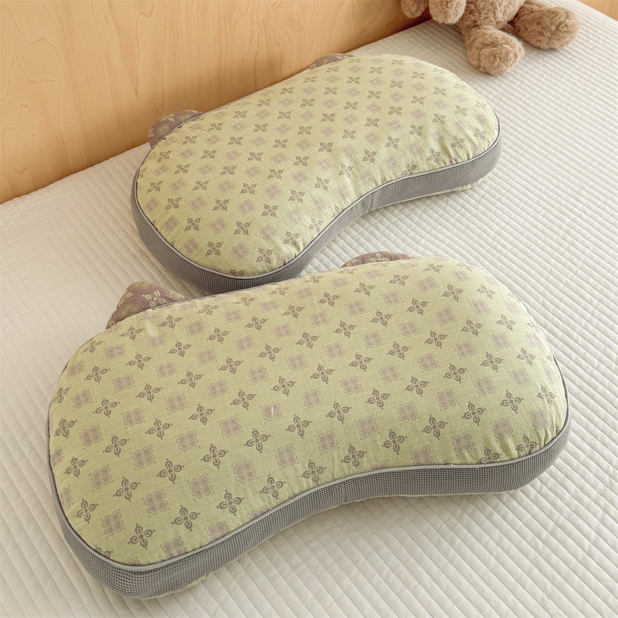 91家纺网 家纺一手货源 找家纺 麦肯锡 2025新款可爱猫耳碎花双层纱荞麦枕枕头枕芯 猫耳朵碎花双层纱荞麦枕-绿色