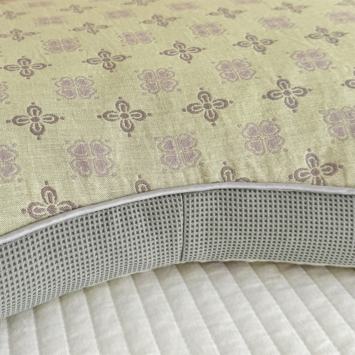 91家纺网 家纺一手货源 找家纺 麦肯锡 2025新款可爱猫耳碎花双层纱荞麦枕枕头枕芯 猫耳朵碎花双层纱荞麦枕-绿色