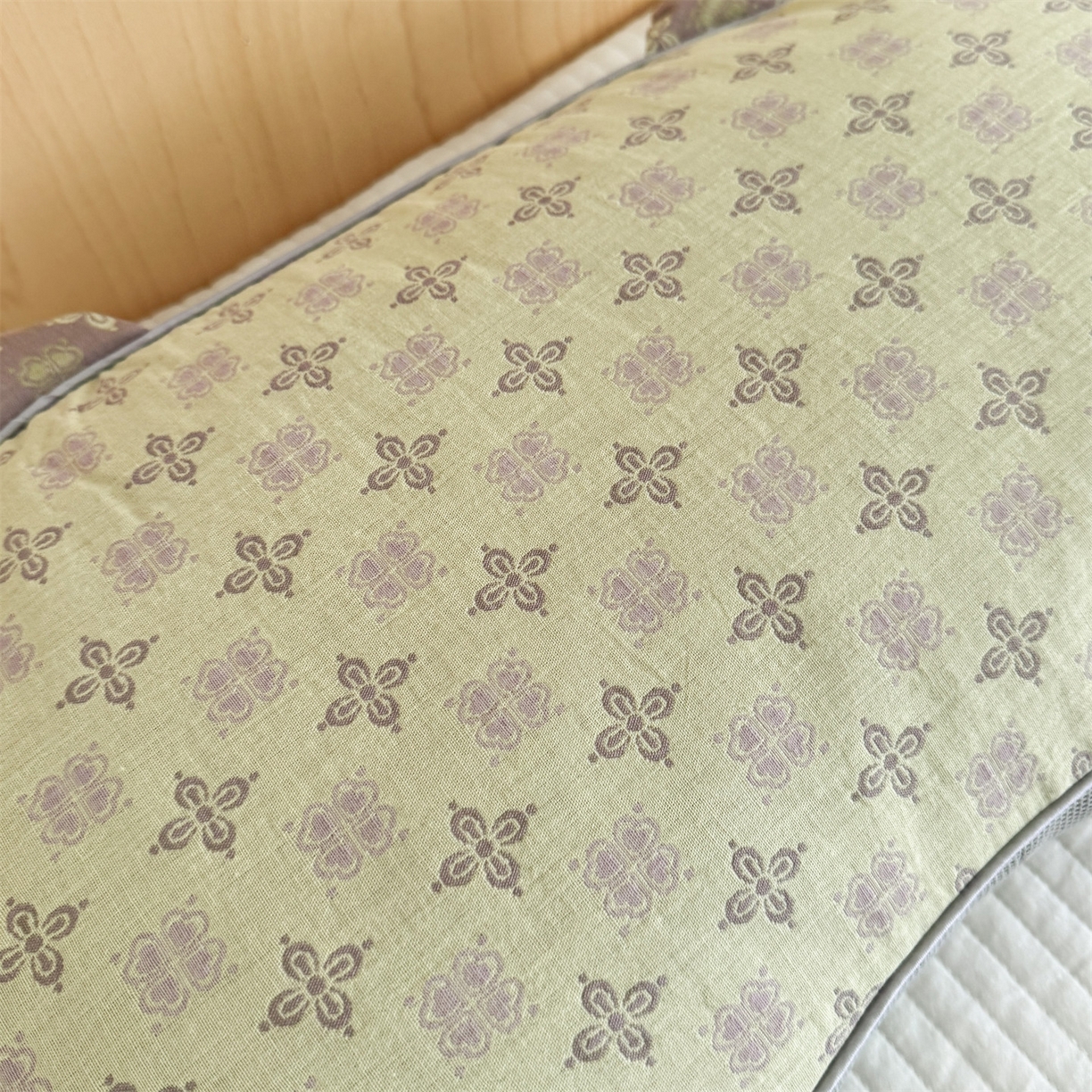 91家纺网 家纺一手货源 找家纺 麦肯锡 2025新款可爱猫耳碎花双层纱荞麦枕枕头枕芯 猫耳朵碎花双层纱荞麦枕-绿色