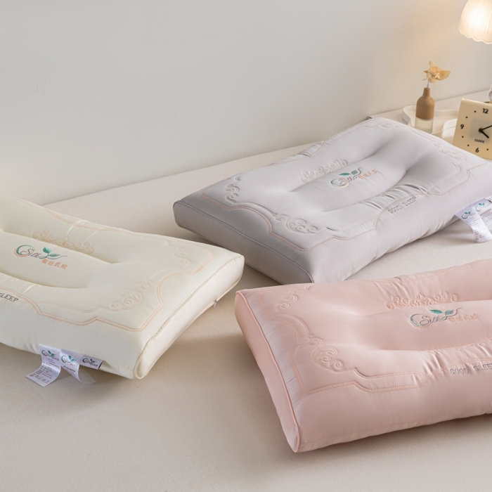 91家纺网 家纺一手货源 找家纺 鼎晟纺 2025新款蚕丝款乳胶成人枕头学生枕芯枕头枕芯 组合图仅做展示不可下单