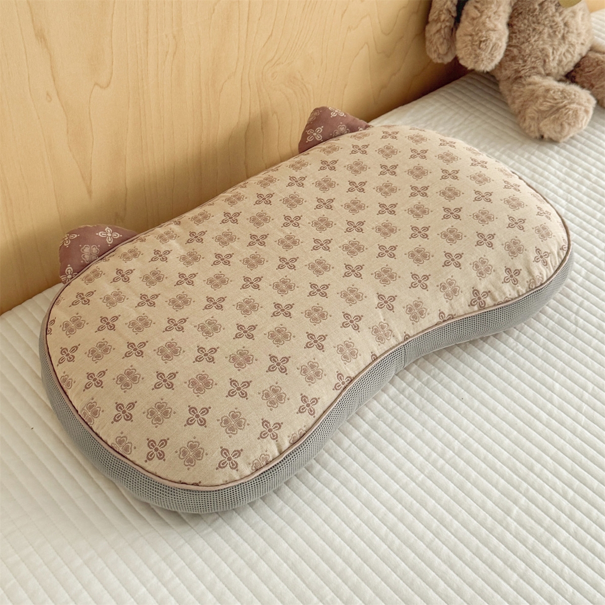 91家纺网 家纺一手货源 找家纺 麦肯锡 2025新款可爱猫耳碎花双层纱荞麦枕枕头枕芯 猫耳朵碎花双层纱荞麦枕-棕色