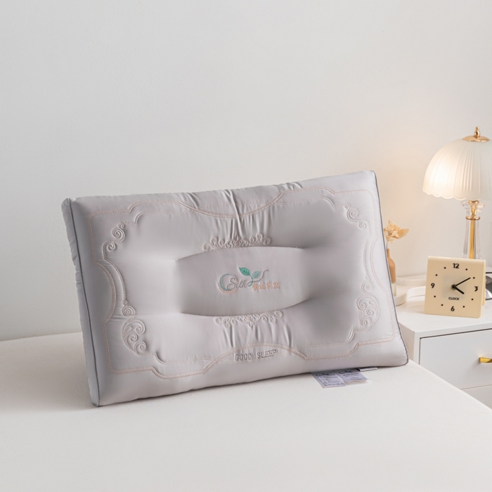 91家纺网 家纺一手货源 找家纺 鼎晟纺 2025新款蚕丝款乳胶成人枕头学生枕芯枕头枕芯 蚕丝款乳胶枕-灰色
