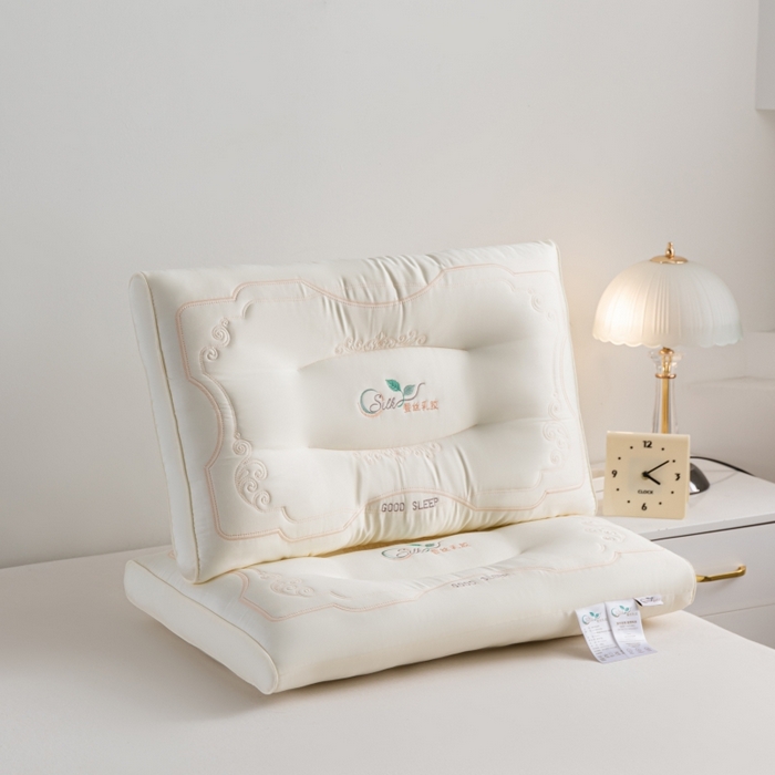 91家纺网 家纺一手货源 找家纺 鼎晟纺 2025新款蚕丝款乳胶成人枕头学生枕芯枕头枕芯 蚕丝款乳胶枕-米白色