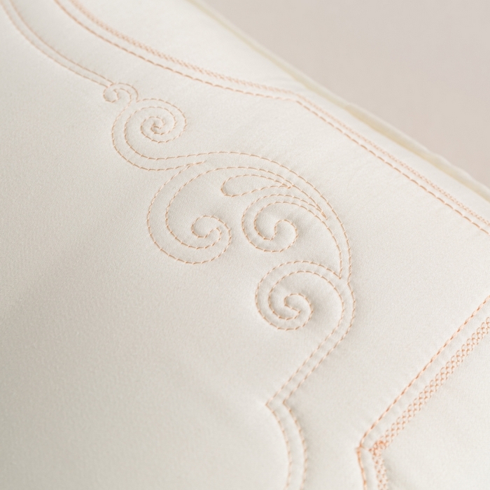 91家纺网 家纺一手货源 找家纺 鼎晟纺 2025新款蚕丝款乳胶成人枕头学生枕芯枕头枕芯 蚕丝款乳胶枕-米白色