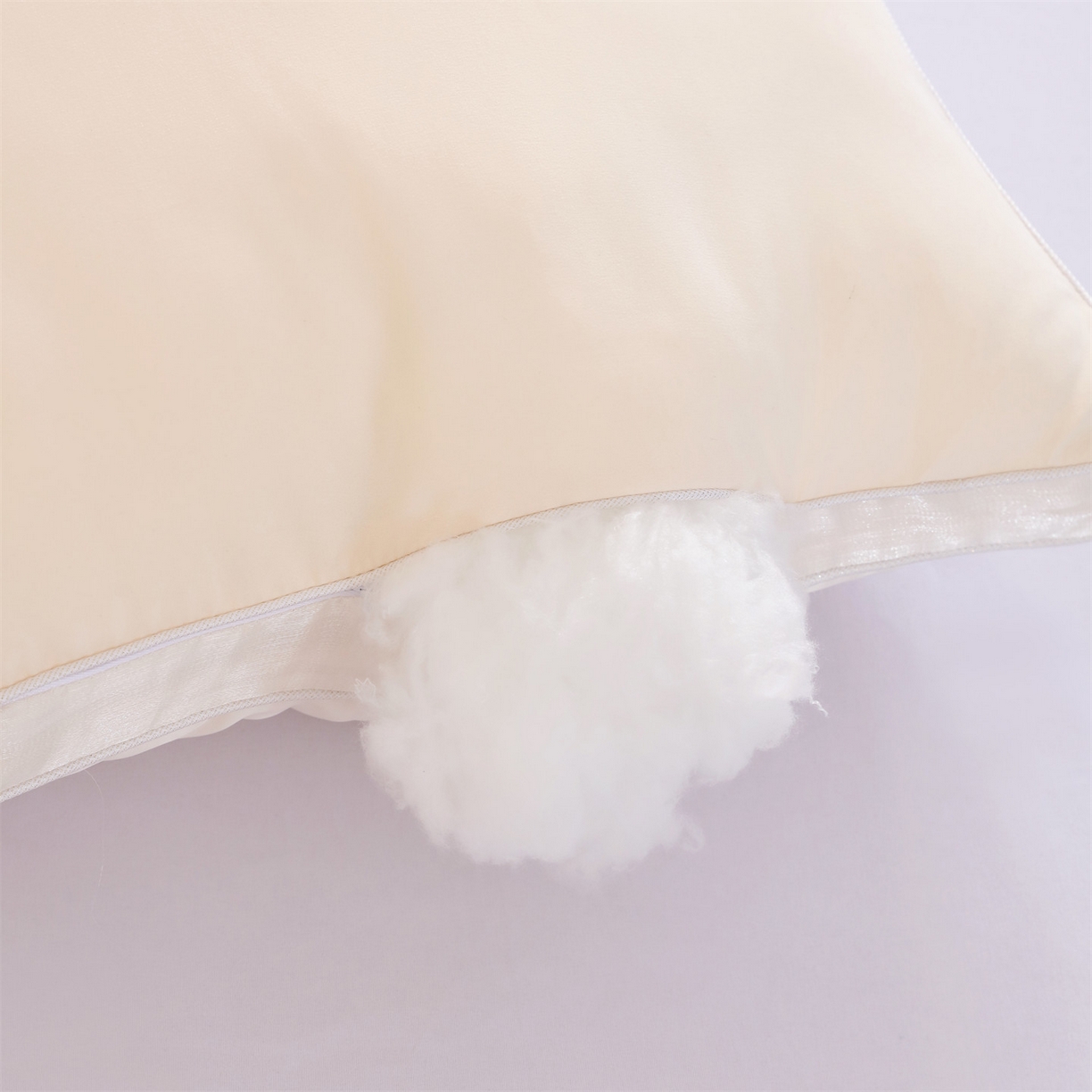 91家纺网 家纺一手货源 找家纺 麦肯锡 2025新款金乳丝刺绣羽丝绒枕枕头枕芯 金乳丝刺绣羽丝绒枕米黄