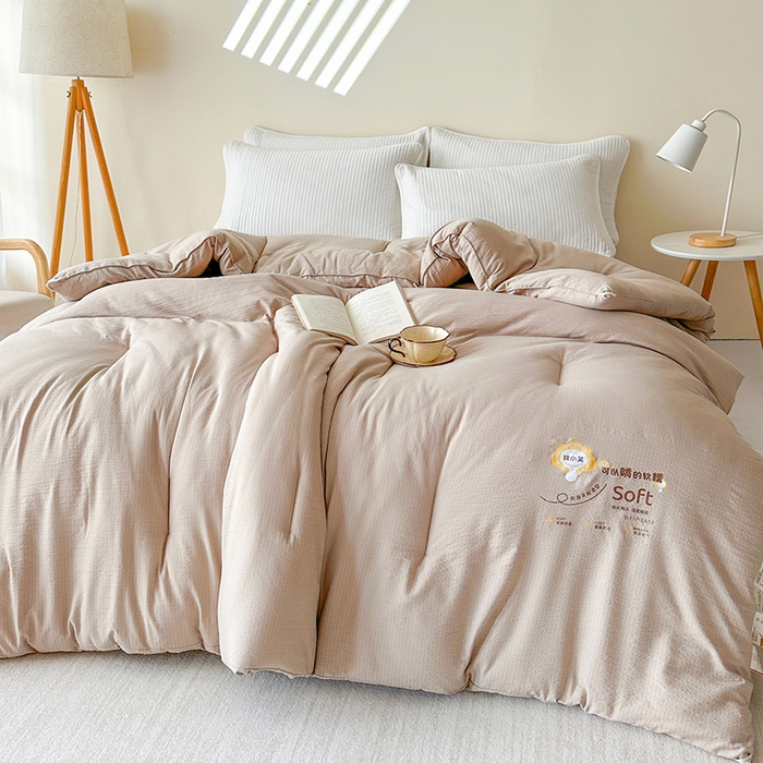 91家纺网 家纺一手货源 找家纺 欧夏家纺 2025新款亲肤舒适皱皱棉小芙提花大豆被被子被芯 香槟色