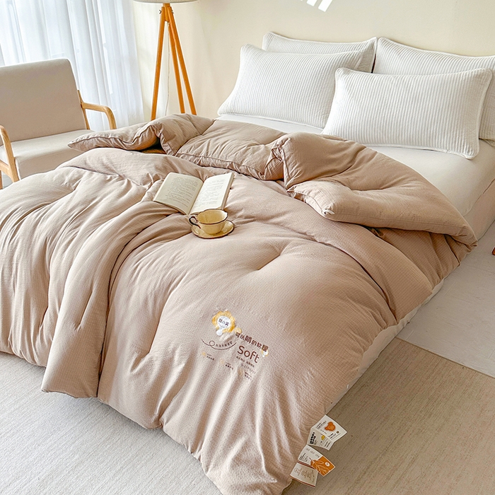 91家纺网 家纺一手货源 找家纺 欧夏家纺 2025新款亲肤舒适皱皱棉小芙提花大豆被被子被芯 香槟色