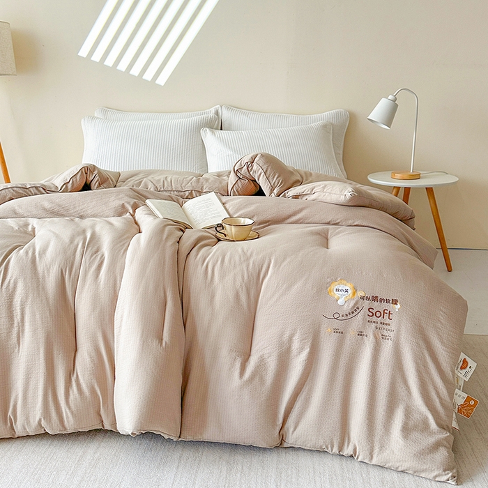 91家纺网 家纺一手货源 找家纺 欧夏家纺 2025新款亲肤舒适皱皱棉小芙提花大豆被被子被芯 香槟色