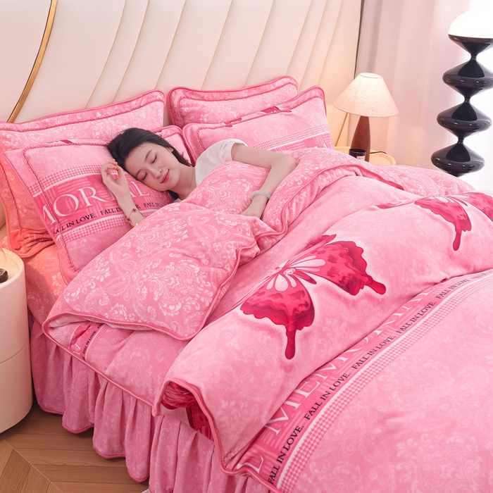 91家纺网 家纺一手货源 找家纺 首选家纺 2025新款加厚保暖牛奶绒金貂绒法莱绒床裙款四件套 翩翩起舞-粉