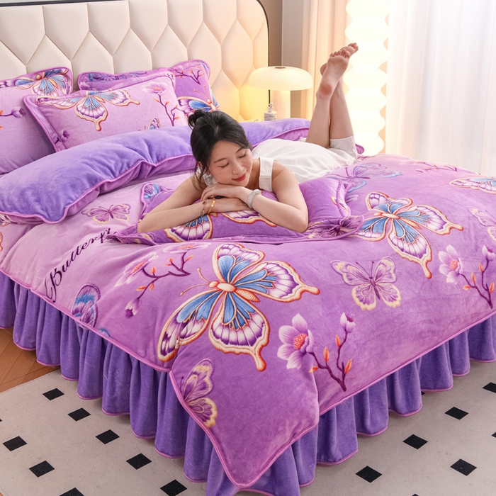 91家纺网 家纺一手货源 找家纺 首选家纺 2025新款加厚保暖牛奶绒金貂绒法莱绒床裙款四件套 紫韵