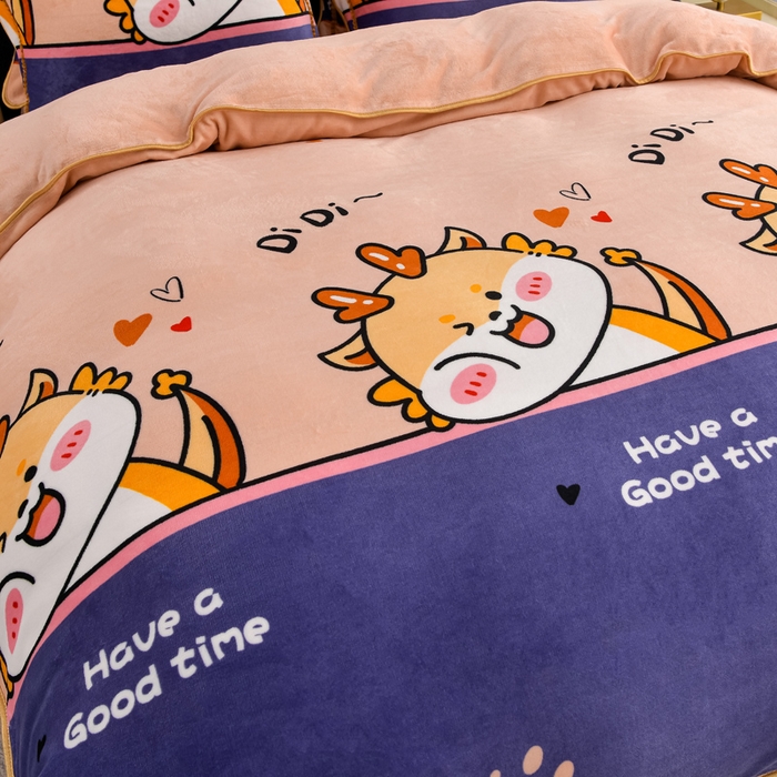 91家纺网 家纺一手货源 找家纺 慕婷家纺 2025新款牛奶绒印花四件套 迪迪龙