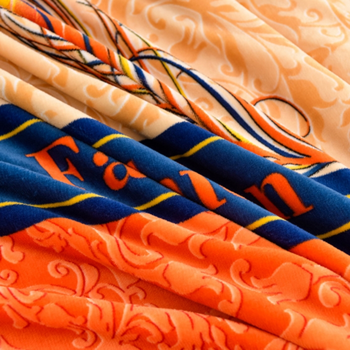 91家纺网 家纺一手货源 找家纺 慕婷家纺 2025新款牛奶绒印花四件套 孔雀翎