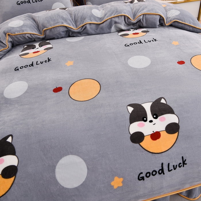 91家纺网 家纺一手货源 找家纺 慕婷家纺 2025新款牛奶绒印花四件套 眯眯眼