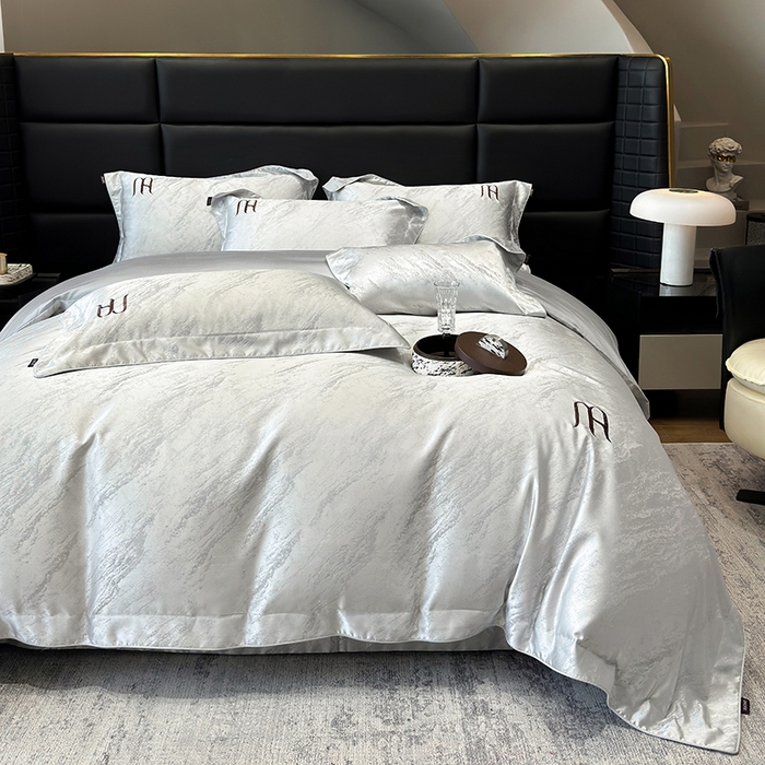 91家纺网 家纺一手货源 找家纺  轻奢风A类贡缎长绒棉提花四件套丝滑裸睡全工艺床单床笠轻奢风爆款天丝床上用品 丝蕴-蒂奥银