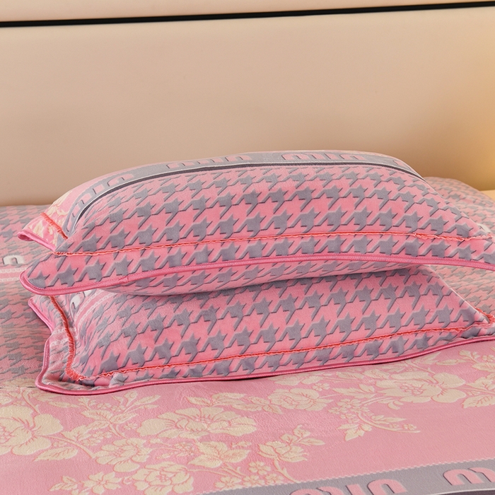 91家纺网 家纺一手货源 找家纺 望淮 2025新款230g印花金貂绒牛奶绒四件套 缪缪