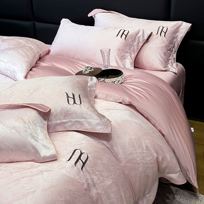 91家纺网 家纺一手货源 找家纺 轻奢风A类贡缎长绒棉提花四件套丝滑裸睡全工艺床单床笠轻奢风爆款天丝床上用品 丝蕴-香蜜粉