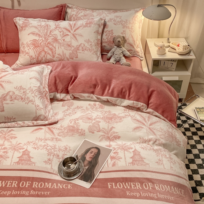 91家纺网 家纺一手货源 找家纺 新印象 2025新款牛奶绒印花四件套 似水流年-粉