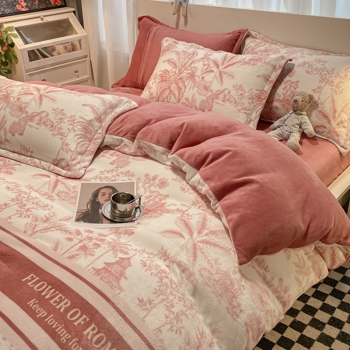 91家纺网 家纺一手货源 找家纺 新印象 2025新款牛奶绒印花四件套 似水流年-粉