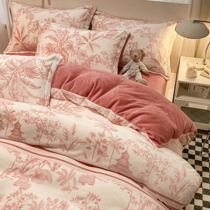 91家纺网 家纺一手货源 找家纺 新印象 2025新款牛奶绒印花四件套 似水流年-粉