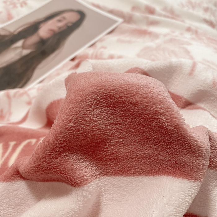 91家纺网 家纺一手货源 找家纺 新印象 2025新款牛奶绒印花四件套 似水流年-粉