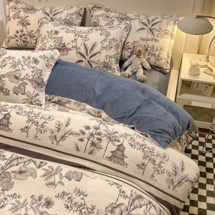 91家纺网 家纺一手货源 找家纺 新印象 2025新款牛奶绒印花四件套 似水流年-蓝