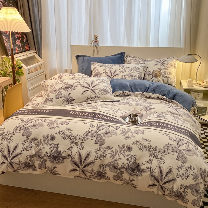 91家纺网 家纺一手货源 找家纺 新印象 2025新款牛奶绒印花四件套 似水流年-蓝