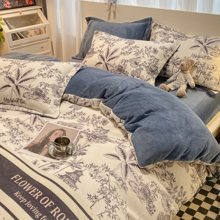 91家纺网 家纺一手货源 找家纺 新印象 2025新款牛奶绒印花四件套 似水流年-蓝