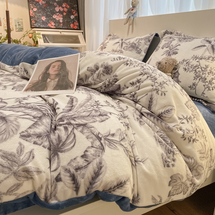 91家纺网 家纺一手货源 找家纺 新印象 2025新款牛奶绒印花四件套 似水流年-蓝