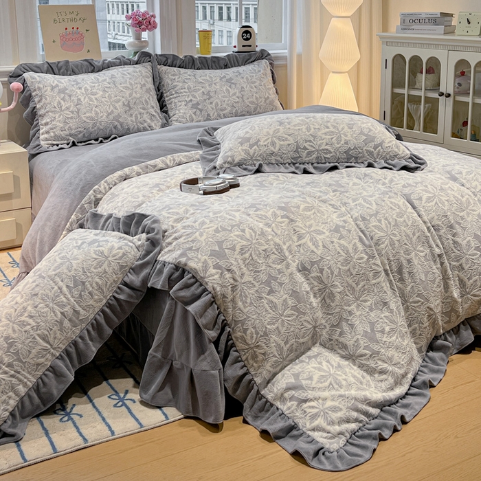 91家纺网 家纺一手货源 找家纺 忆生活家纺 2025新款秋冬韩版公主风5D立体雕花牛奶绒四件套 枫之叶-蓝