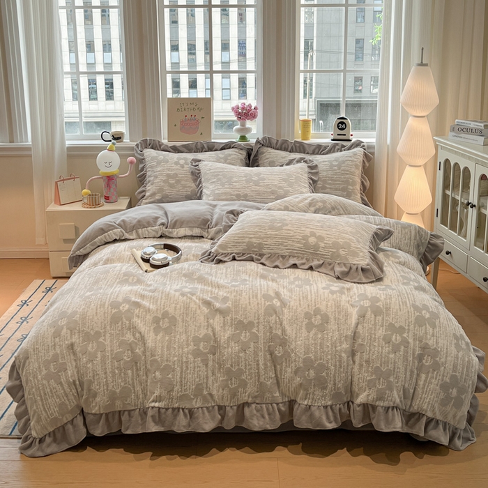 忆生活家纺 2025新款秋冬韩版公主风5D立体雕花牛奶绒四件套 予你花香-灰