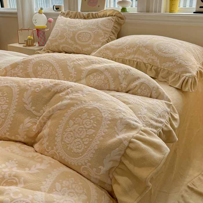 91家纺网 家纺一手货源 找家纺 忆生活家纺 2025新款秋冬韩版公主风5D立体雕花牛奶绒四件套 浅花悠悠-黄